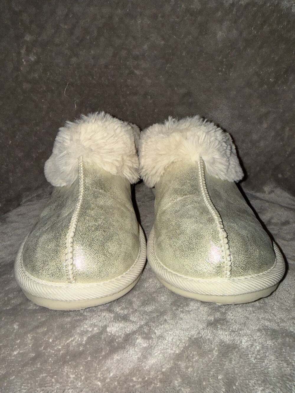 Women's Gold Metallic Faux Fur Lined Slippers Size 5